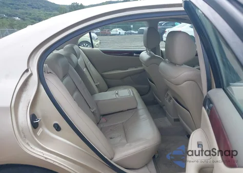 2002 Lexus Es 300 z USA, uszkodzony, nr VIN JTHBF30G920076467